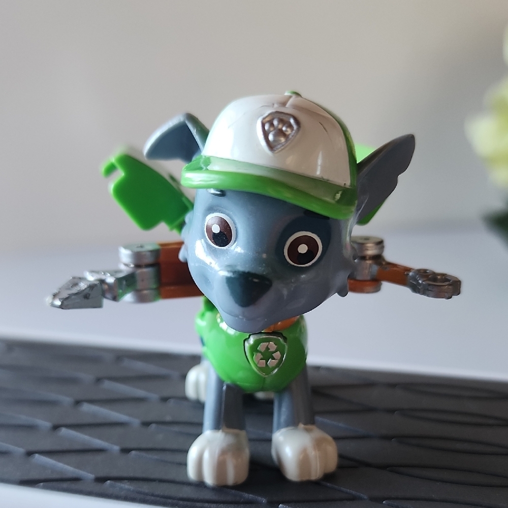 11 Pieces, Paw Patrol Rescue Team Action Figures - Red, Blue, Green. - Picture 7 of 15